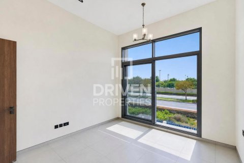 Villa in Liwan, Dubai Land, Dubai 5 bedrooms, 184.13 sq.m. № 143207 - photo 6