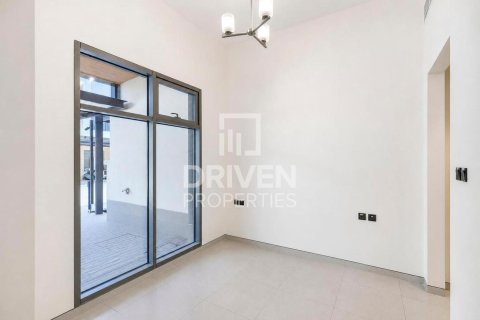 Villa in Liwan, Dubai Land, Dubai 5 bedrooms, 184.13 sq.m. № 143207 - photo 4