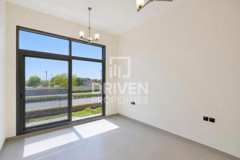 Villa in Liwan, Dubai Land, Dubai 5 bedrooms, 184.13 sq.m. № 143207 - photo 5