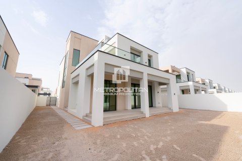 Villa in Arabian Ranches 3, Dubai 4 bedrooms, 450 sq.m. № 74238 - photo 2
