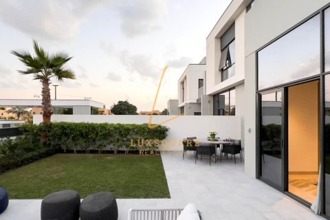 Villa in Murooj Al Furjan, Al Furjan, Dubai 4 bedrooms, 336 sq.m. № 121158 - photo 17