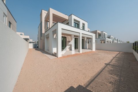 Снять в аренду виллу в Caya, Arabian Ranches 3, Дубай: 4 спальни, 449.8м², № 63087 - фото 2