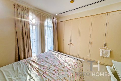 Villa in Legacy, Jumeirah Park, Dubai 4 bedrooms, 314 sq.m. № 13510 - photo 24