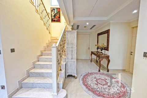 Villa in Legacy, Jumeirah Park, Dubai 4 bedrooms, 314 sq.m. № 13510 - photo 18