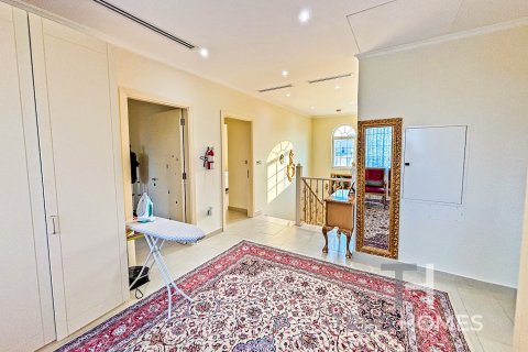 Villa in Legacy, Jumeirah Park, Dubai 4 bedrooms, 314 sq.m. № 13510 - photo 20