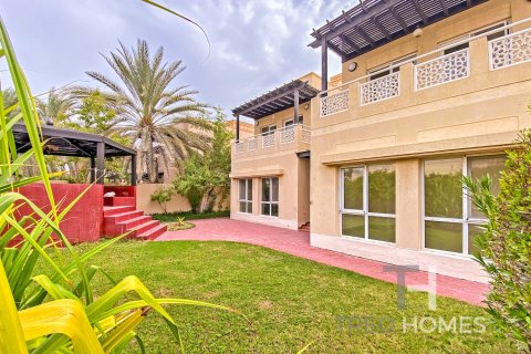 Villa à Meadows, Dubai, 4 chambres, 381 m², № 13516 - photo 1