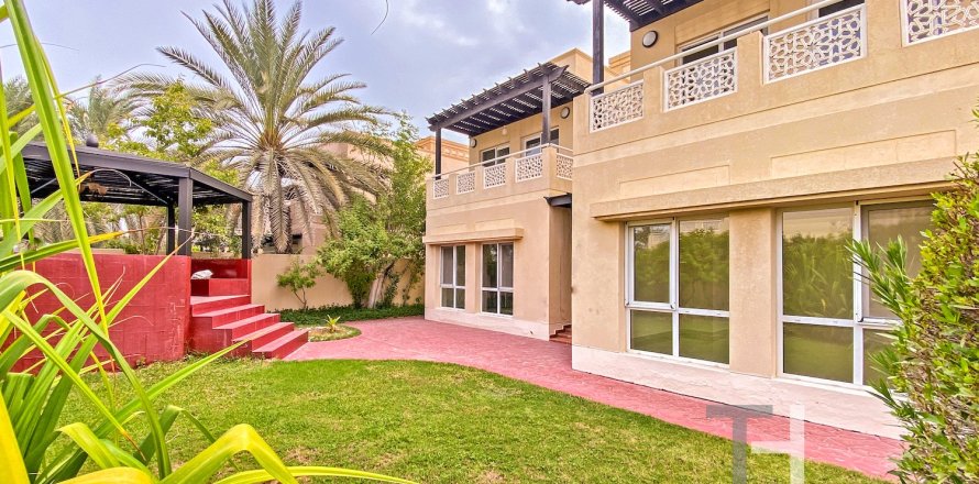 Villa à Meadows, Dubai, 4 chambres, 381 m², № 13516