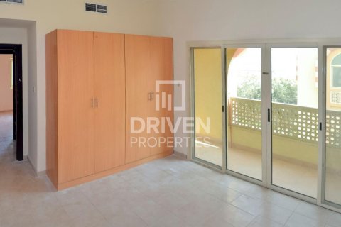 Bâtiment à Dubai Investment Park, Dubai, 7 chambres, 1584 m², № 20135 - photo 2
