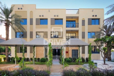 Bâtiment à Dubai Investment Park, Dubai, 7 chambres, 1584 m², № 20135 - photo 1