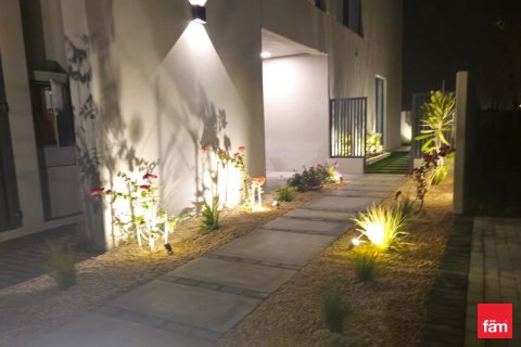 Снять в аренду таунхаус в Дубае: 3 спальни, 252м², № 77894 - фото 3