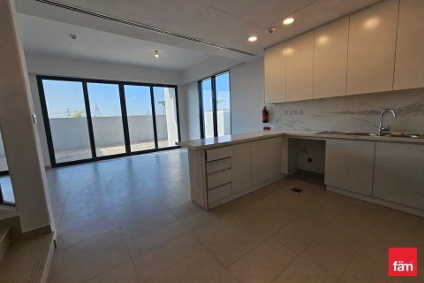 Снять в аренду таунхаус в Дубае: 3 спальни, 252м², № 77894 - фото 5