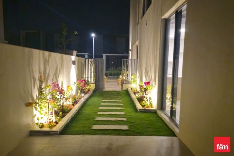 Снять в аренду таунхаус в Дубае: 3 спальни, 252м², № 77894 - фото 8