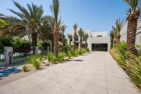 Villa in Jumeirah Islands, Dubai 4 bedrooms, 602.94 sq.m. № 142082 - photo 3