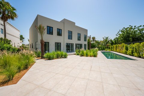 Villa in Jumeirah Islands, Dubai 4 bedrooms, 602.94 sq.m. № 142082 - photo 28