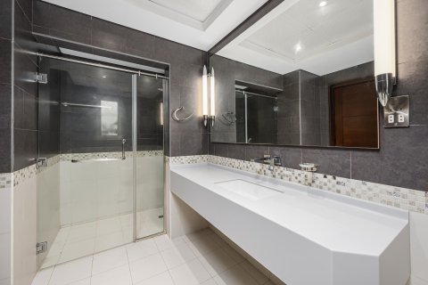 Villa in Jumeirah Golf Estates, Dubai 5 bedrooms, 749.27 sq.m. № 142081 - photo 27