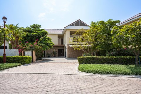 Villa in Jumeirah Golf Estates, Dubai 5 bedrooms, 749.27 sq.m. № 142081