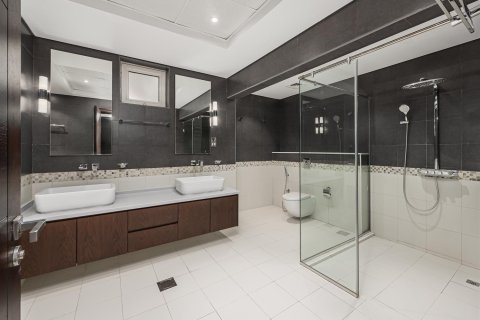 Villa in Jumeirah Golf Estates, Dubai 5 bedrooms, 749.27 sq.m. № 142081 - photo 21