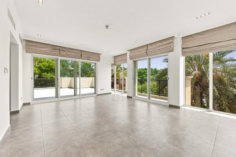 Villa in Jumeirah Golf Estates, Dubai 5 bedrooms, 749.27 sq.m. № 142081 - photo 19