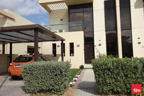 Townhouse in Dubai 3 bedrooms, 253 sq.m. № 112560