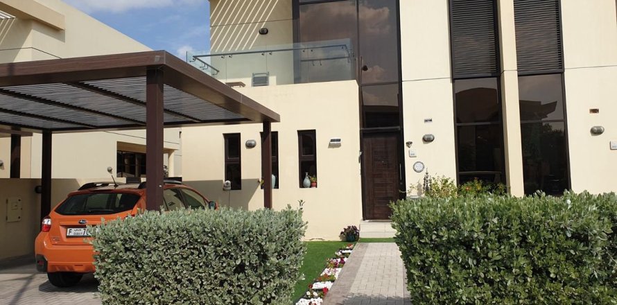 Townhouse in Dubai 3 bedrooms, 253 sq.m. № 112560