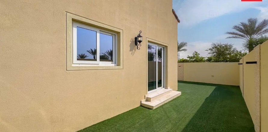 Таунхаус в Дубае, 3 спальни, 161м², № 89259