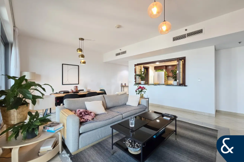 Apartamento en Golf Towers, The Views, Dubai, 2 dormitorios, 132 m², № 98430 - foto 3