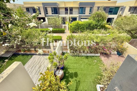 Снять в аренду таунхаус в Maple 1, Дубай Хилс Эстейт, Дубай: 4 спальни, 201.73979353м², № 69100 - фото 1