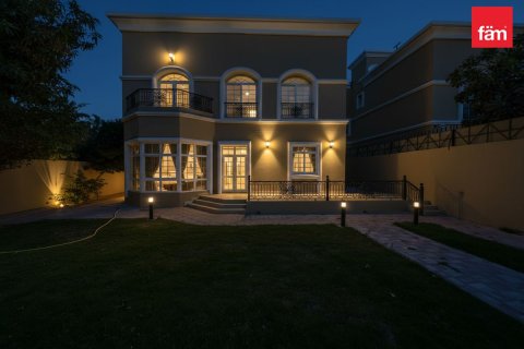 Снять в аренду виллу в Аль-Барше, Дубай: 5 спален, 1393.5м², № 99996 - фото 18