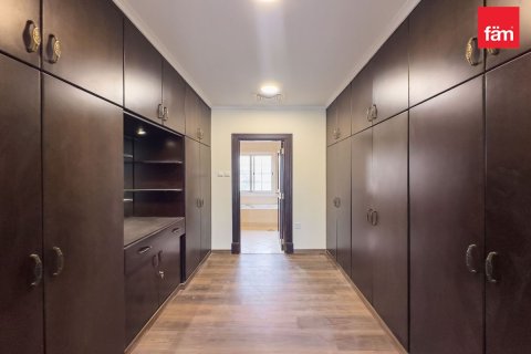 Снять в аренду виллу в Аль-Барше, Дубай: 5 спален, 1393.5м², № 99996 - фото 13