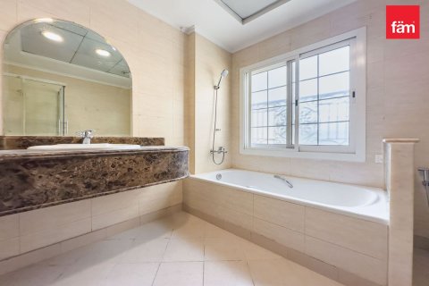 Снять в аренду виллу в Аль-Барше, Дубай: 5 спален, 1393.5м², № 99996 - фото 22