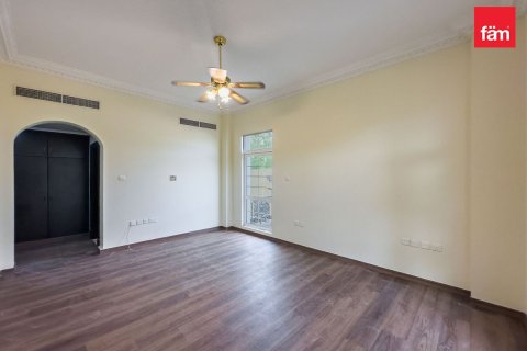 Снять в аренду виллу в Аль-Барше, Дубай: 5 спален, 1393.5м², № 99996 - фото 6