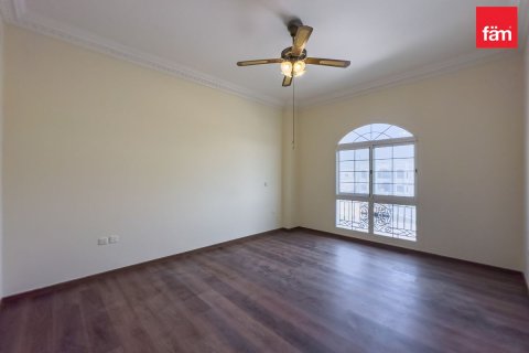 Снять в аренду виллу в Аль-Барше, Дубай: 5 спален, 1393.5м², № 99996 - фото 21