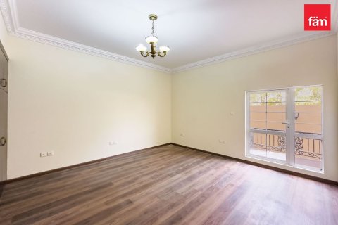 Снять в аренду виллу в Аль-Барше, Дубай: 5 спален, 1393.5м², № 99996 - фото 9