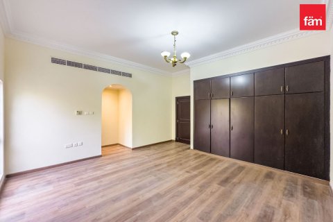 Снять в аренду виллу в Аль-Барше, Дубай: 5 спален, 1393.5м², № 99996 - фото 8