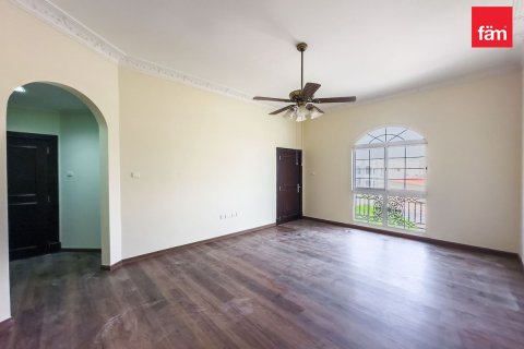 Снять в аренду виллу в Аль-Барше, Дубай: 5 спален, 1393.5м², № 99996 - фото 24