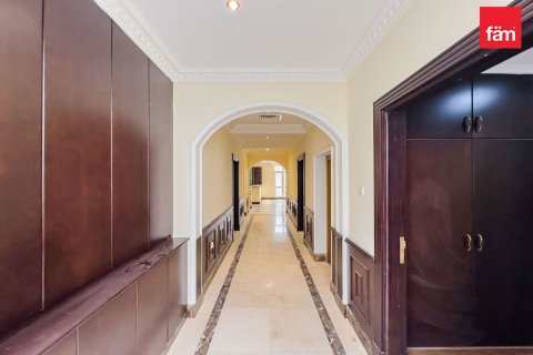 Снять в аренду виллу в Аль-Барше, Дубай: 5 спален, 1393.5м², № 99996 - фото 7