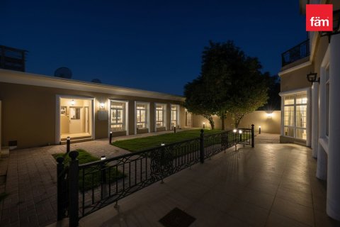 Снять в аренду виллу в Аль-Барше, Дубай: 5 спален, 1393.5м², № 99996 - фото 30