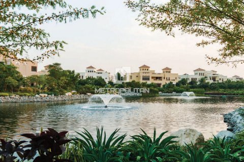 Townhouse in Al Barari, Dubai 4 bedrooms, 180 sq.m. № 15822 - photo 8
