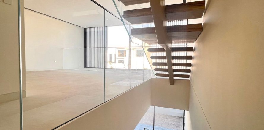 Таунхаус в Дубае, 3 спальни, 168м², № 90566