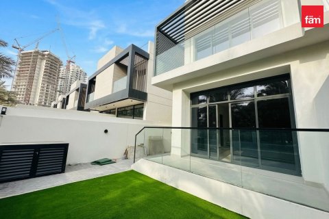 Villa à Dubai, 5 chambres, 250.7 m², № 137621