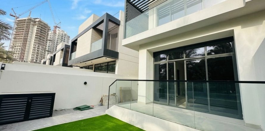 Villa à Dubai, 5 chambres, 250.7 m², № 137621