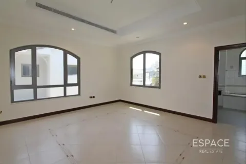 Villa in Palm Jumeirah, Dubai 4 bedrooms, 465 sq.m. № 122525 - photo 10