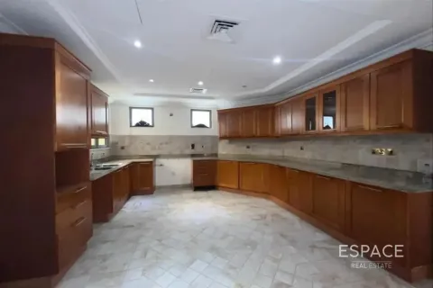 Villa in Palm Jumeirah, Dubai 4 bedrooms, 465 sq.m. № 122525 - photo 5
