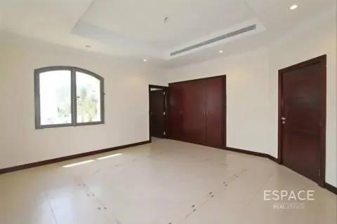 Villa in Palm Jumeirah, Dubai 4 bedrooms, 465 sq.m. № 122525 - photo 13