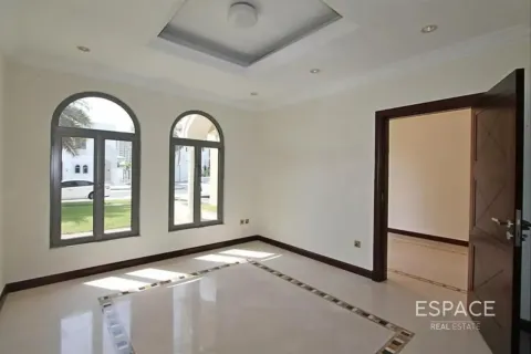 Villa in Palm Jumeirah, Dubai 4 bedrooms, 465 sq.m. № 122525 - photo 7