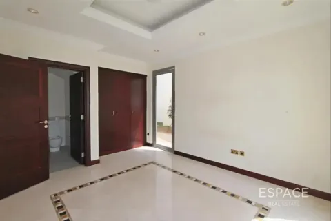 Villa in Palm Jumeirah, Dubai 4 bedrooms, 465 sq.m. № 122525 - photo 11