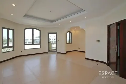 Villa in Palm Jumeirah, Dubai 4 bedrooms, 465 sq.m. № 122525 - photo 4