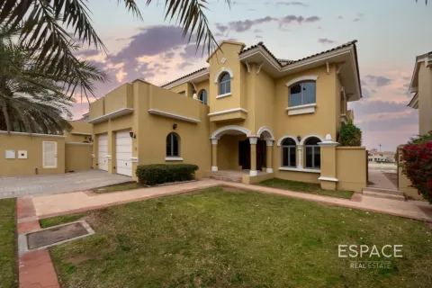 Villa in Palm Jumeirah, Dubai 4 bedrooms, 465 sq.m. № 122525