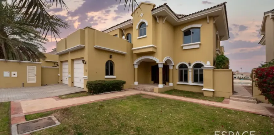 Villa in Palm Jumeirah, Dubai 4 bedrooms, 465 sq.m. № 122525