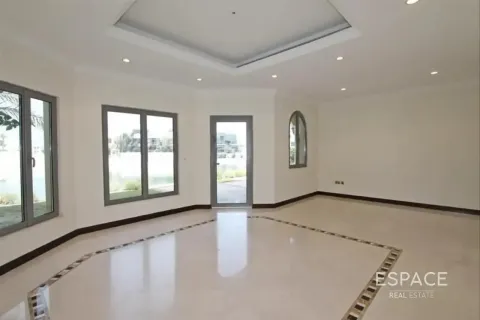 Villa in Palm Jumeirah, Dubai 4 bedrooms, 465 sq.m. № 122525 - photo 8